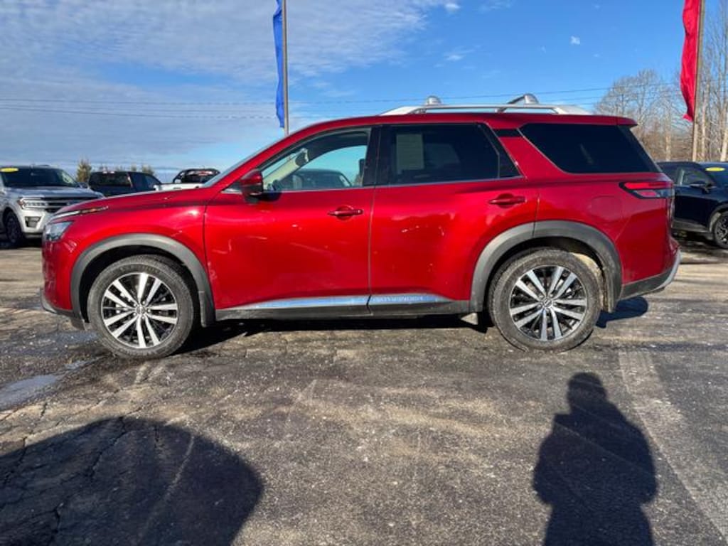 Used 2023 Nissan Pathfinder Platinum SUV