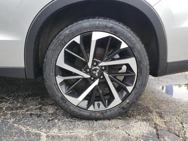 2023 Mitsubishi Outlander SE Alloy Silver at Solomon Chevrolet