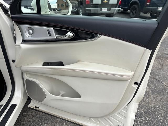 2016 Lincoln MKX  Confidential White 3C (Tri-Coat) at Solomon Chevrolet