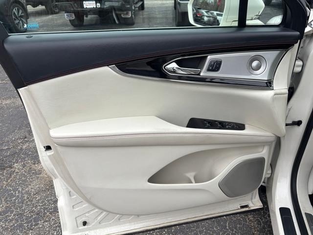 2016 Lincoln MKX  Confidential White 3C (Tri-Coat) at Solomon Chevrolet