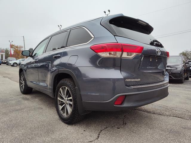 2017 Toyota Highlander photo 5 of 28