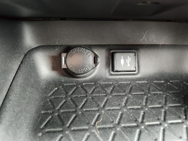 2019 Toyota RAV4 Hybrid photo 24 of 28