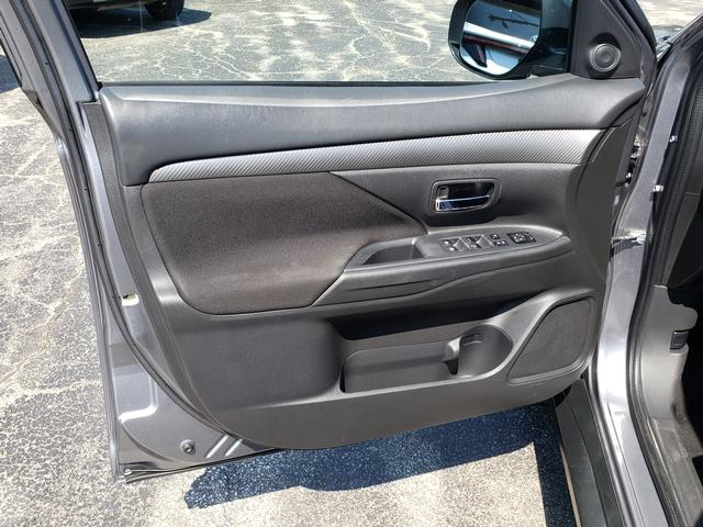 2016 Mitsubishi Outlander SE Cool Silver at Solomon Chevrolet