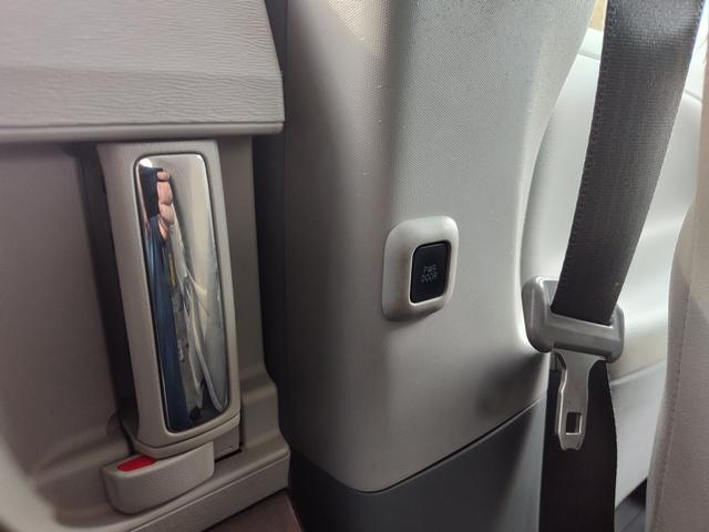 2014 Toyota Sienna photo 15 of 28