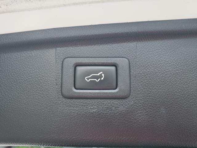 2017 Subaru Outback 3.6R Limited with - 9