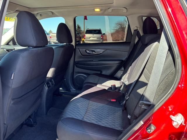 2019 Nissan Rogue SV - 10