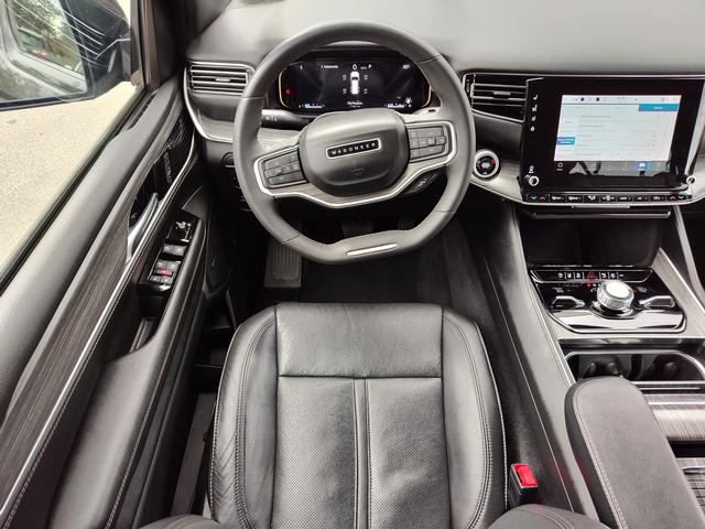 2024 Jeep Wagoneer L photo 17 of 28