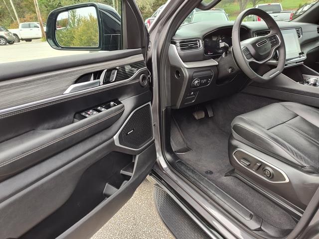 2024 Jeep Wagoneer L photo 12 of 28