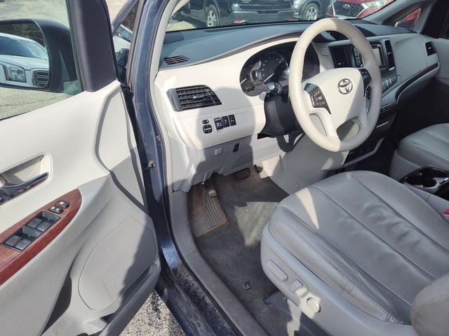 2014 Toyota Sienna photo 12 of 28