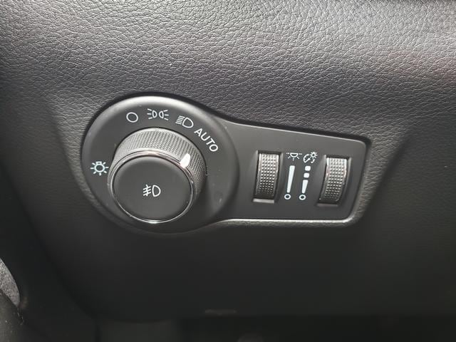 2022 Jeep Compass Latitude Bright White at Auto Express Rt. 8