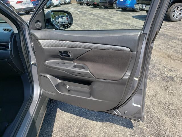2016 Mitsubishi Outlander SE Cool Silver at Solomon Chevrolet
