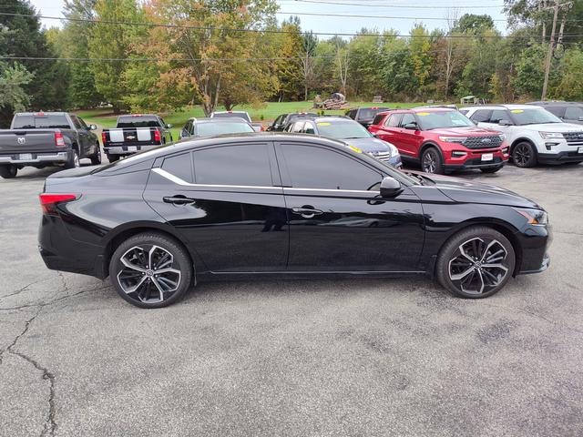 2023 Nissan Altima photo 8 of 28