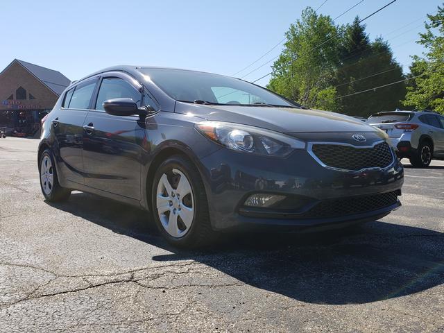 2016 Kia Forte LX AT's photo