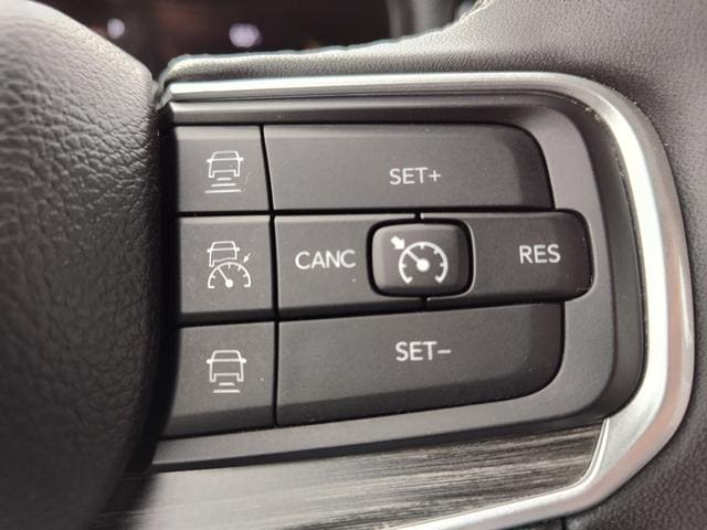 2024 Jeep Wagoneer L photo 23 of 28