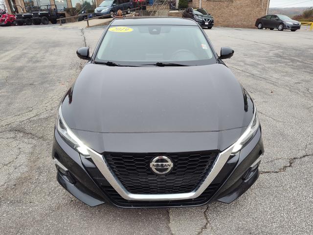 2019 Nissan Altima photo 2 of 28