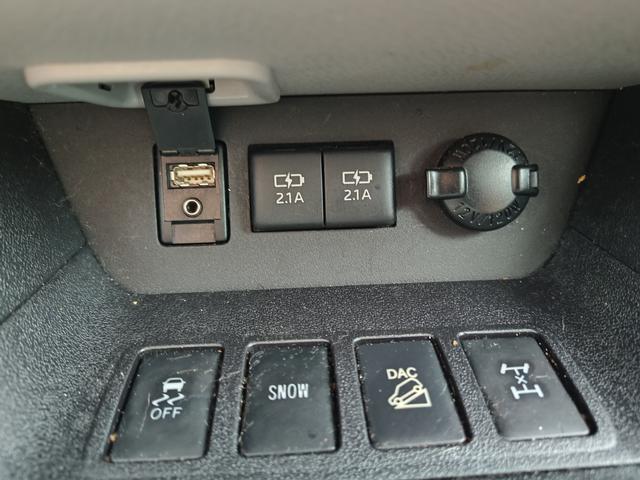 2017 Toyota Highlander photo 25 of 28