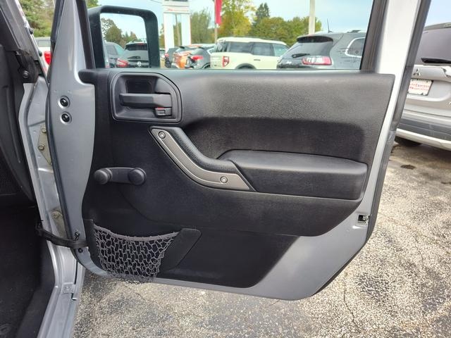 2016 Jeep Wrangler JK photo 15 of 28