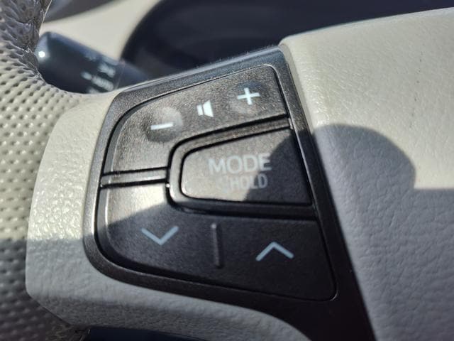 2014 Toyota Sienna photo 21 of 28