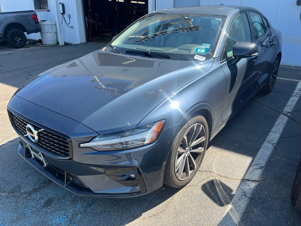 Used 2021 Volvo S60 T5 Momentum Sedan