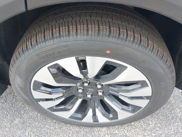 2026 Ford Explorer Platinum - Photo 13