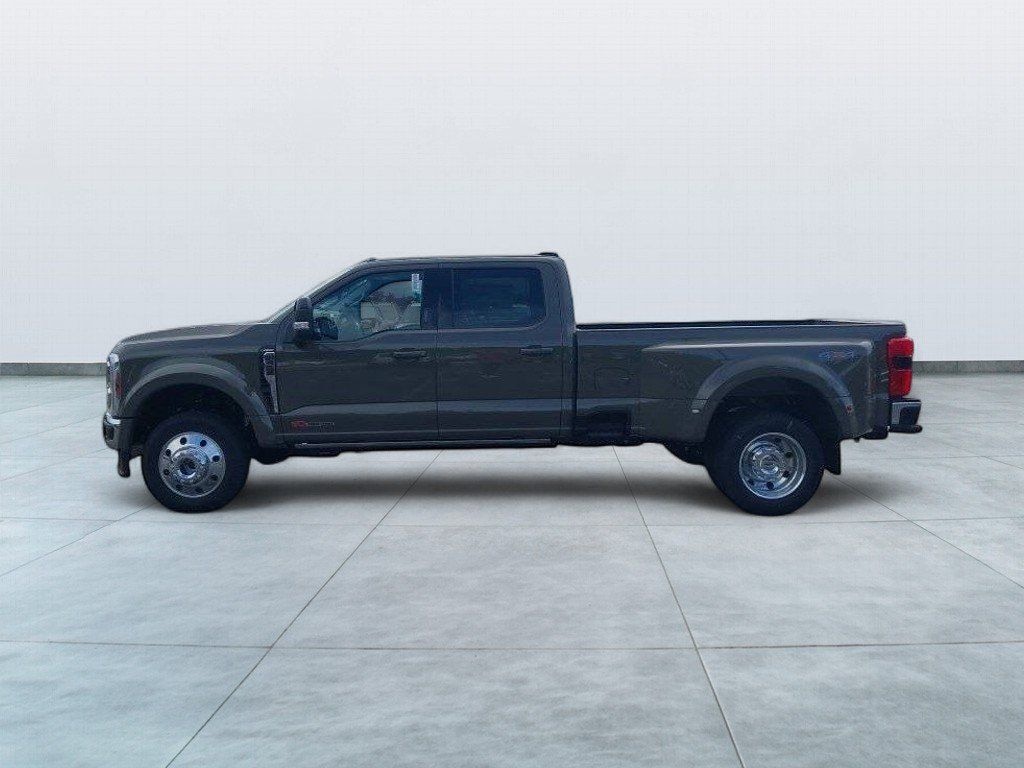 New 2026 Ford F-450 Lariat Truck Crew Cab