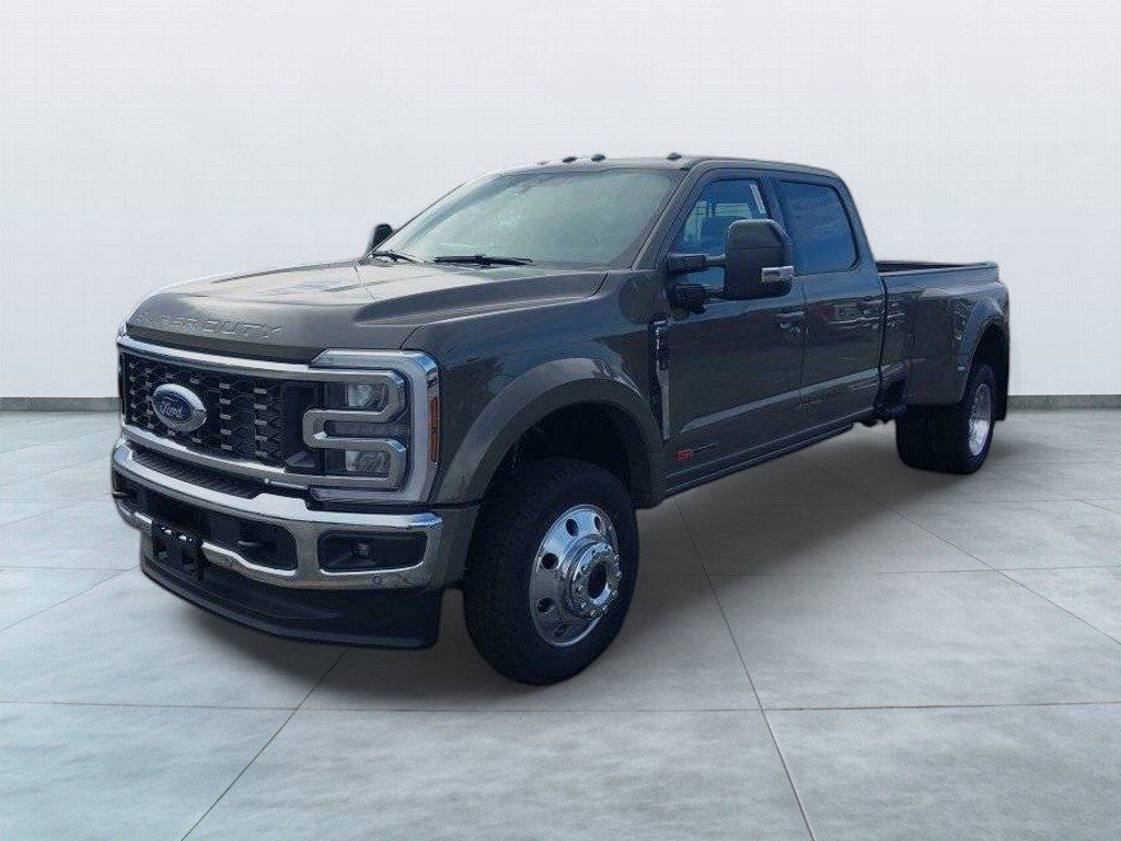 New 2026 Ford F-450 Lariat Truck Crew Cab