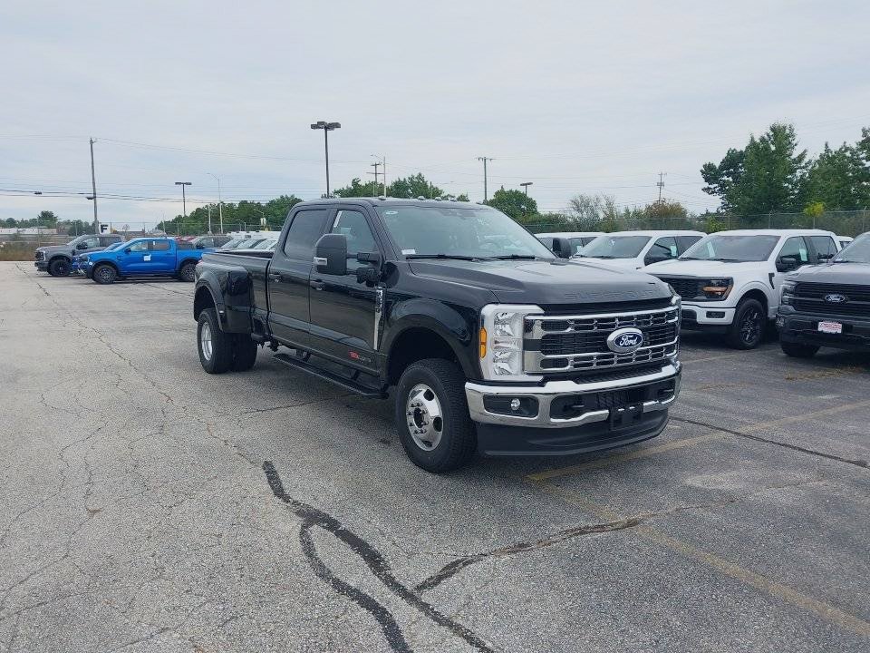 New 2027 Ford F-350 XLT Truck Crew Cab