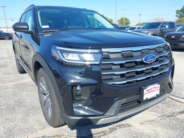 2025 Ford Explorer photo 2