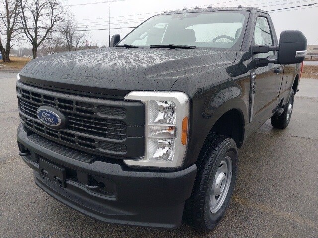 2025 Ford F-350 XL photo 4