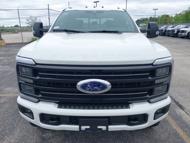 2025 Ford F-350 Platinum photo 3