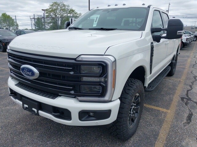 2025 Ford F-350 Platinum photo 4