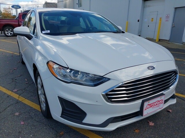 2019 Ford Fusion S photo 2