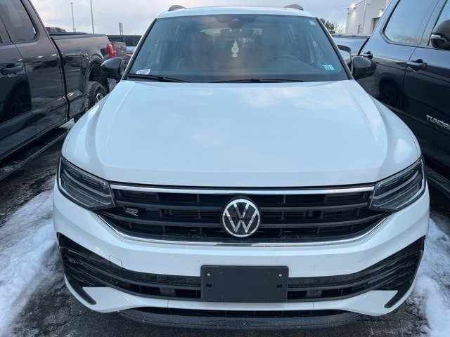 2024 Volkswagen Tiguan SE R-LINE BLACK's photo