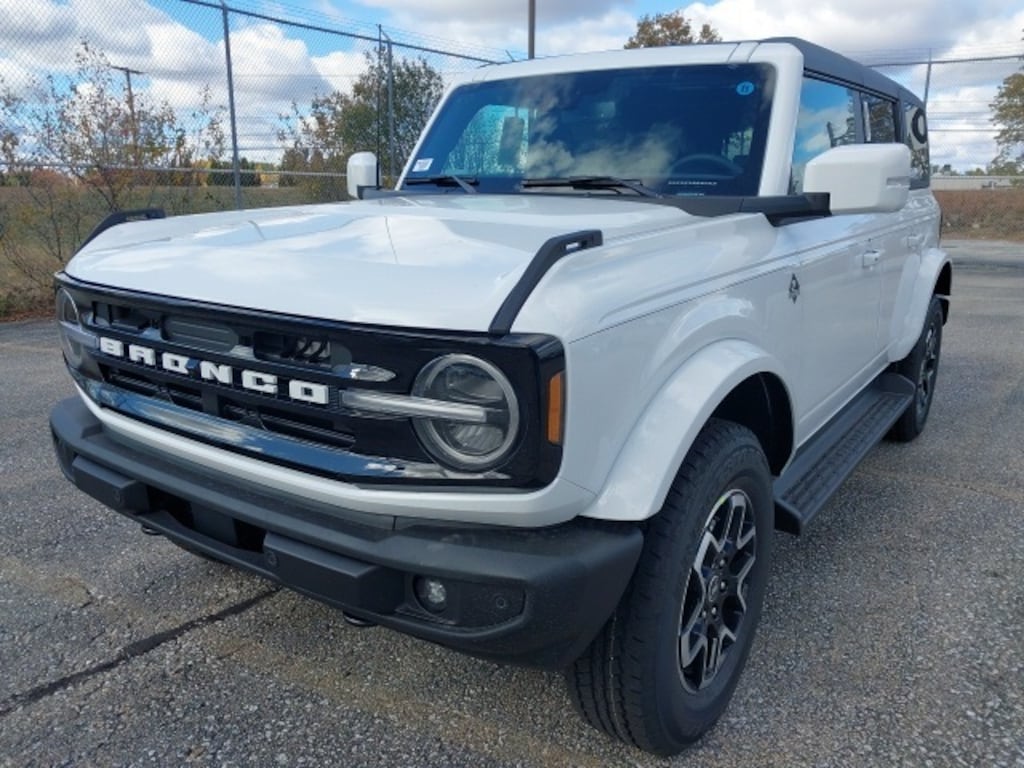 New 2025 Ford Bronco Outer Banks SUV