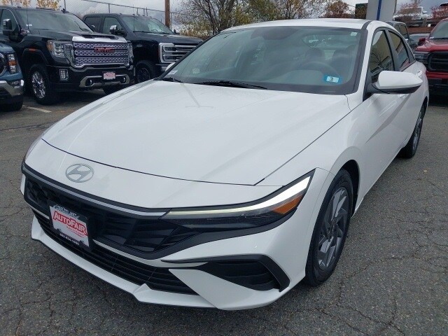 2024 Hyundai Elantra SEL photo 4