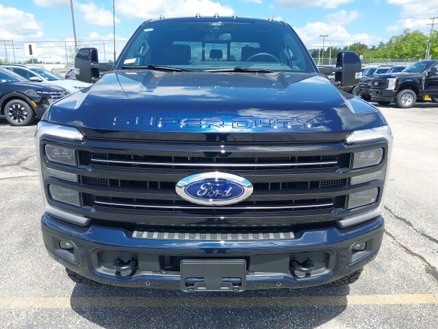 2025 Ford F-350 Platinum photo 2