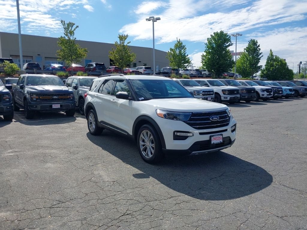 2023 Ford Explorer XLT 4WD's photo