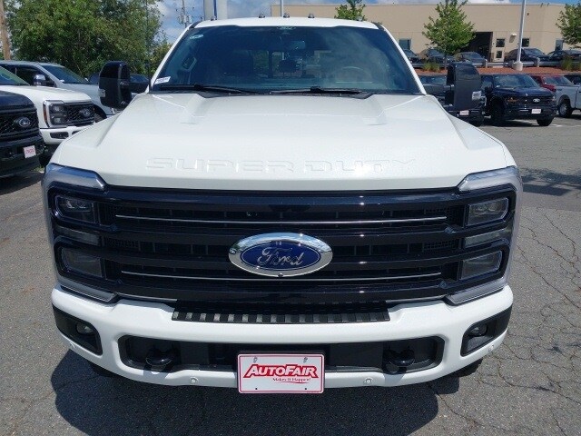 2025 Ford F-350 Platinum photo 2