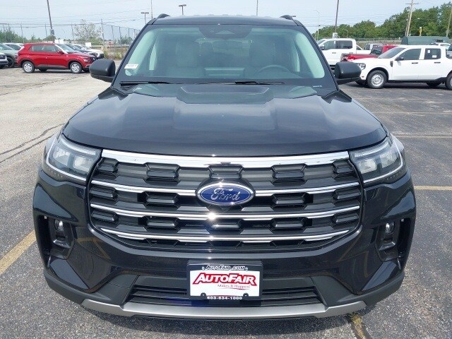 2025 Ford Explorer photo 3