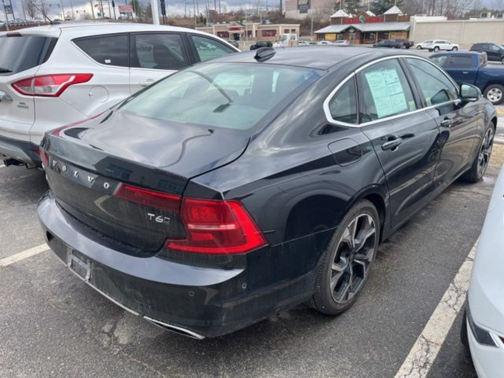 Certified 2017 Volvo S90 T6 Momentum Sedan