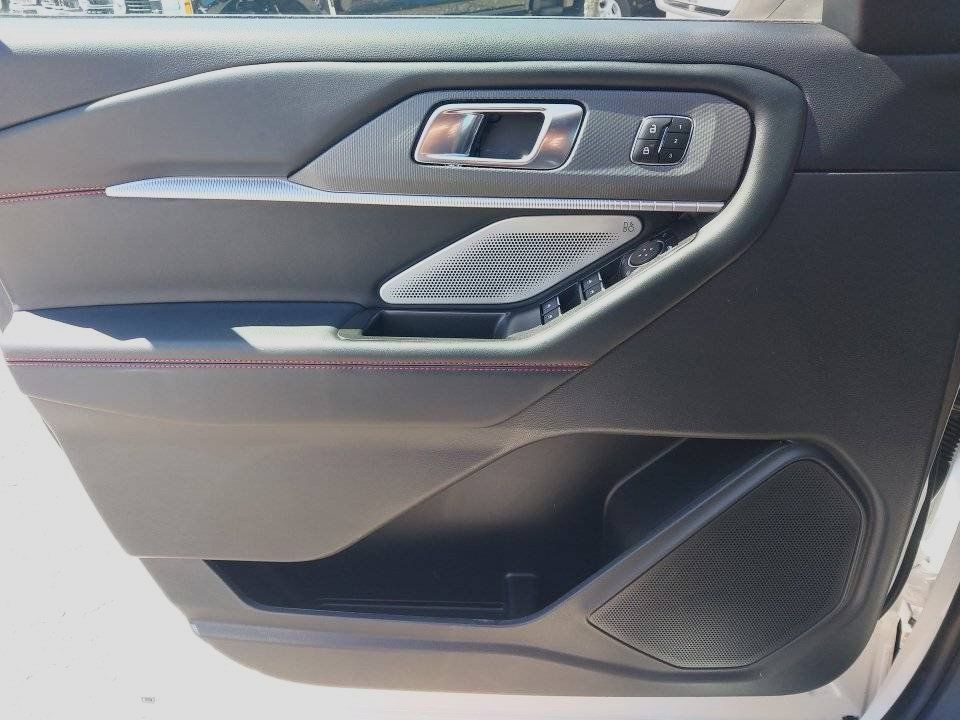 2025 Ford Explorer ST - Photo 14
