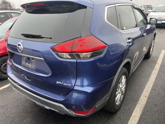 2019 Nissan Rogue SV photo 3