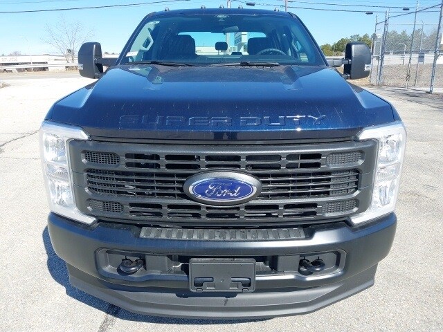 2025 Ford F-350 XL photo 2