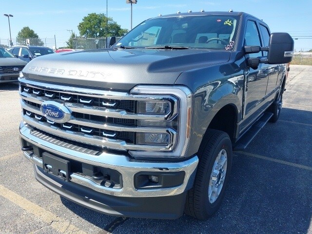 2026 Ford F-350 XLT photo 3