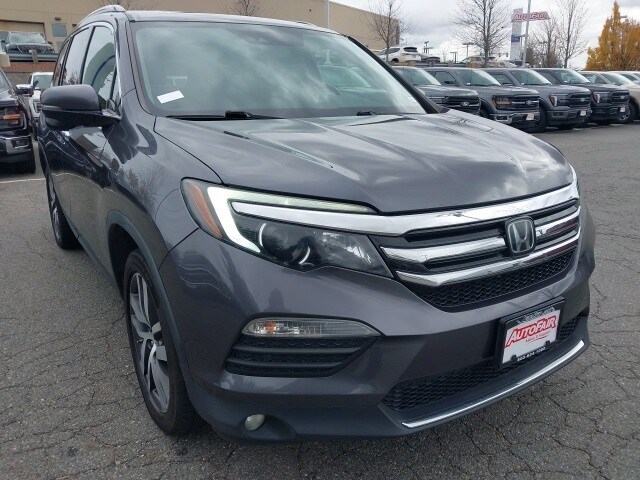 2018 Honda Pilot Touring photo 2