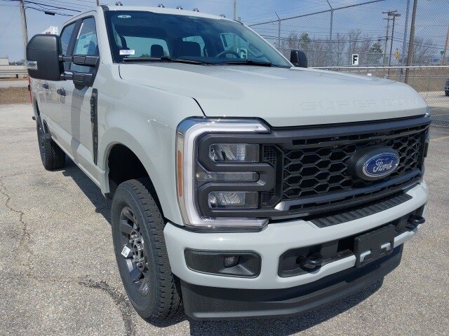 2025 Ford F-350 XL photo 2