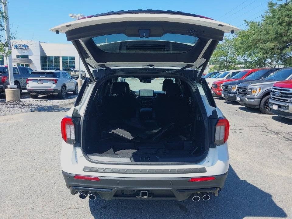 2025 Ford Explorer ST - Photo 26