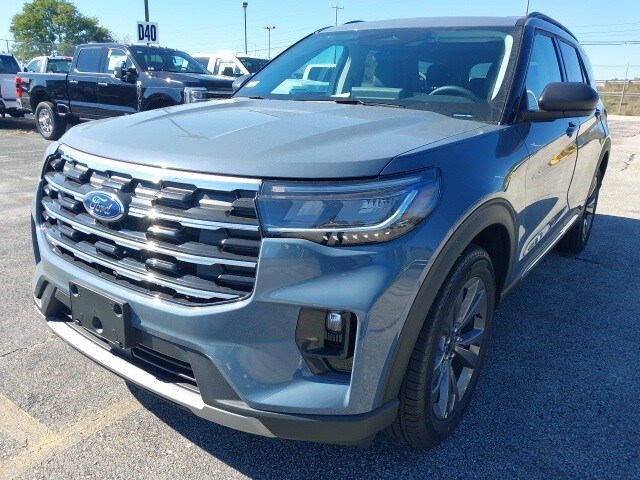 2025 Ford Explorer photo 3