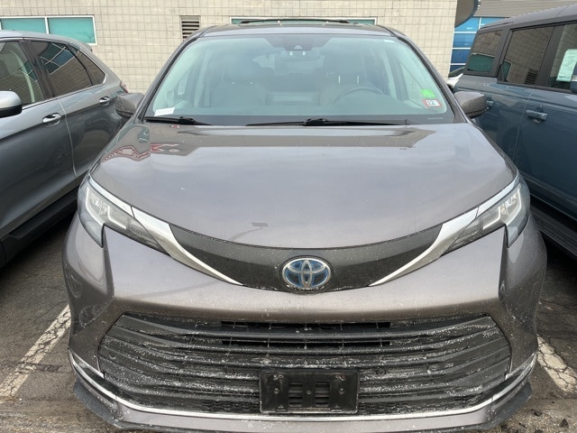 2021 Toyota Sienna XLE's photo