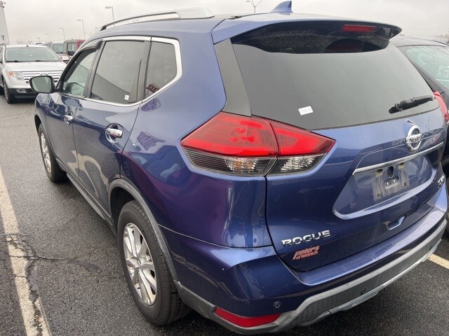 2019 Nissan Rogue SV photo 2